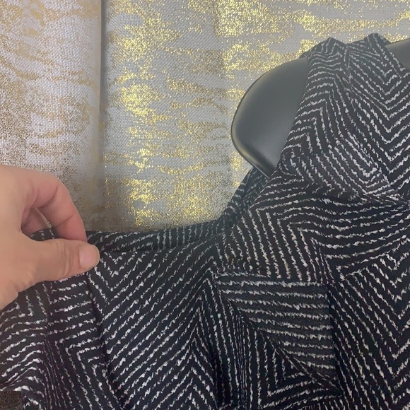 Michael Michael Kors black/white ruffled cold shoulder blouse size L - Picture 5 of 13